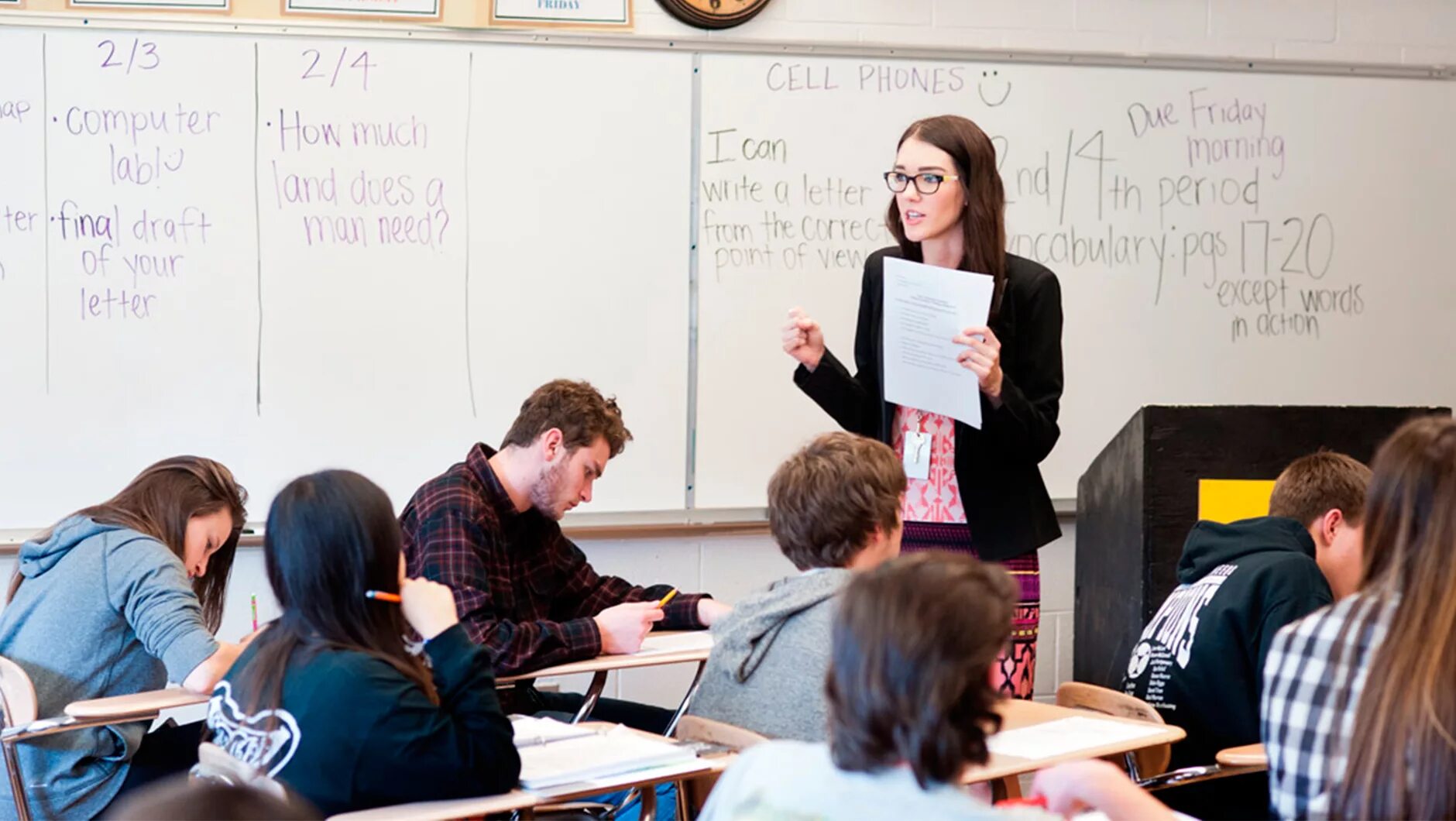 Speak when teacher. Преподавание иностранного языка в университете. Урок английского языка. Учитель английского. Учитель иностранного языка.