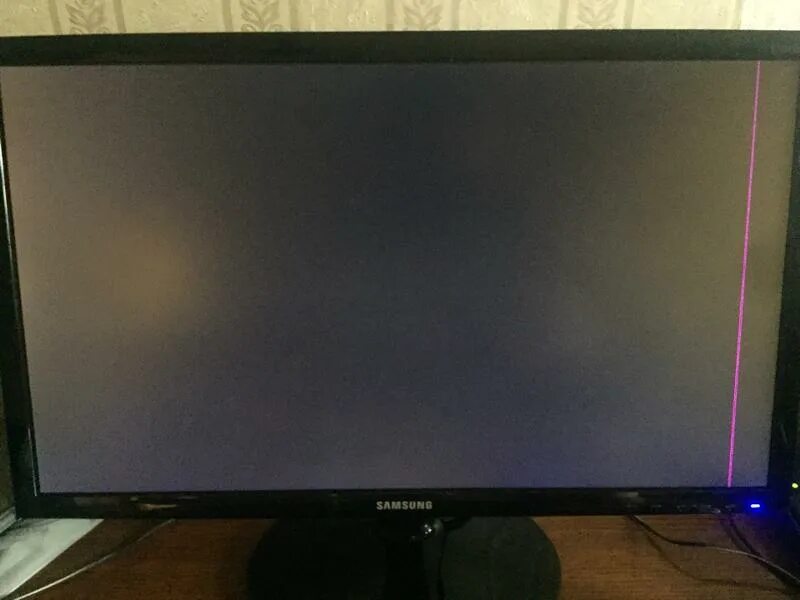 Красные полосы на экране монитора. Красная полоса на мониторе. красная полоска на мониторе. красные вертикальные полосы на экране монитора. фиолетовая полоса на экране монитора.