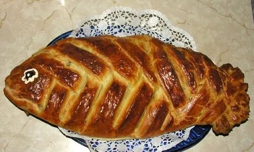 Рыбник рецепт пирога. Рыбники из дрожжевого теста. рыбный пирог из дрожжевого теста. рыбник пирог. пирог с рыбой из дрожжевого теста.