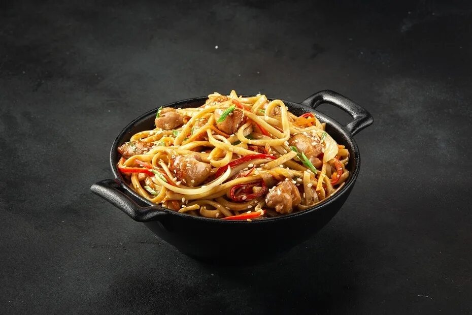 Лапша удон вок. Удон терияки. лапша удон wok. вок удон с курицей. вок удон с курицей терияки.