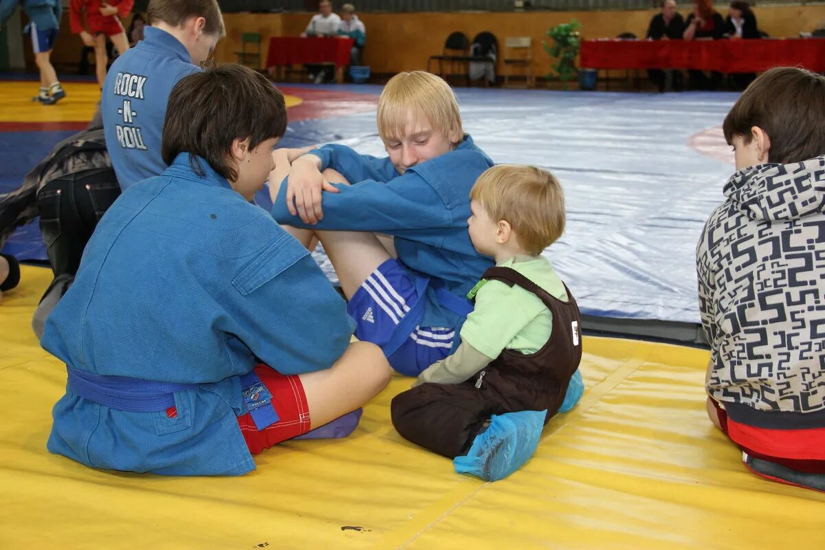 юные тренера. юные тренера. юные тренера. юные тренера. детский тренер по футболу.