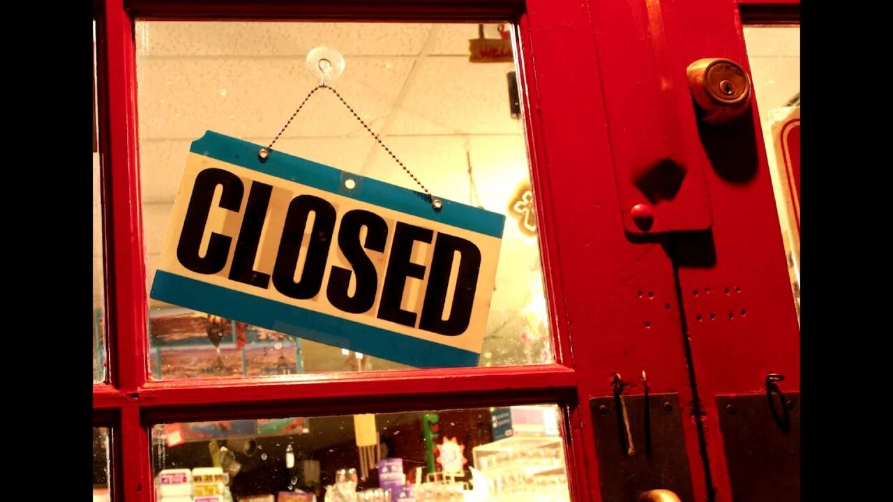 The bank is the shop. Closed Store. Close на магазине. Closed фото. Shop is closed.