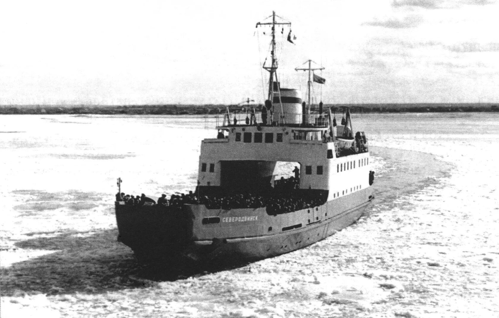 Паром победа салехард. Дальвик. Переправа лабытнанги салехард 2023. Крым паромная переправа на севастополь. Судно nordfriesland.