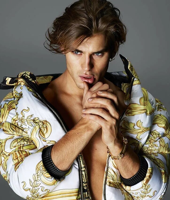 Женский мужчина красивый. Matt Trethe модель. Versace campaign. Versace campaign 2004. Модели Версаче мужчины.