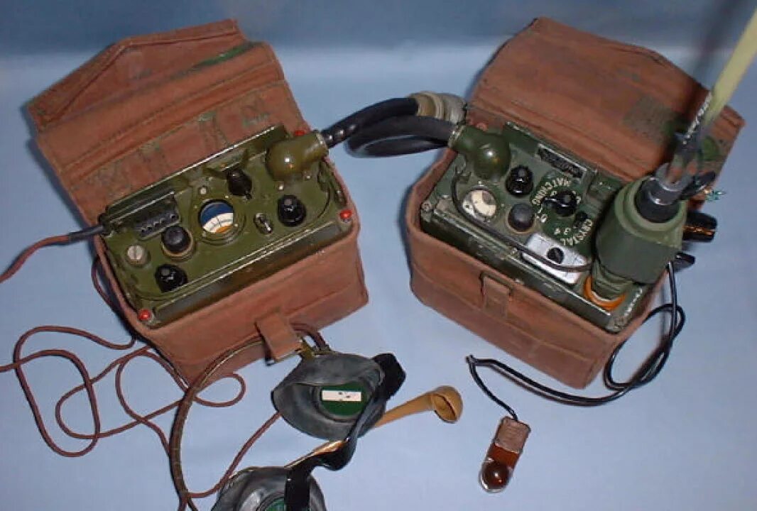 советские портативные радиостанции "юниор". военная рация prs 128. рация president johnny iii. рация president jimmy ii asc. радиостанция кв-диапазона (типа р-168-5кн).