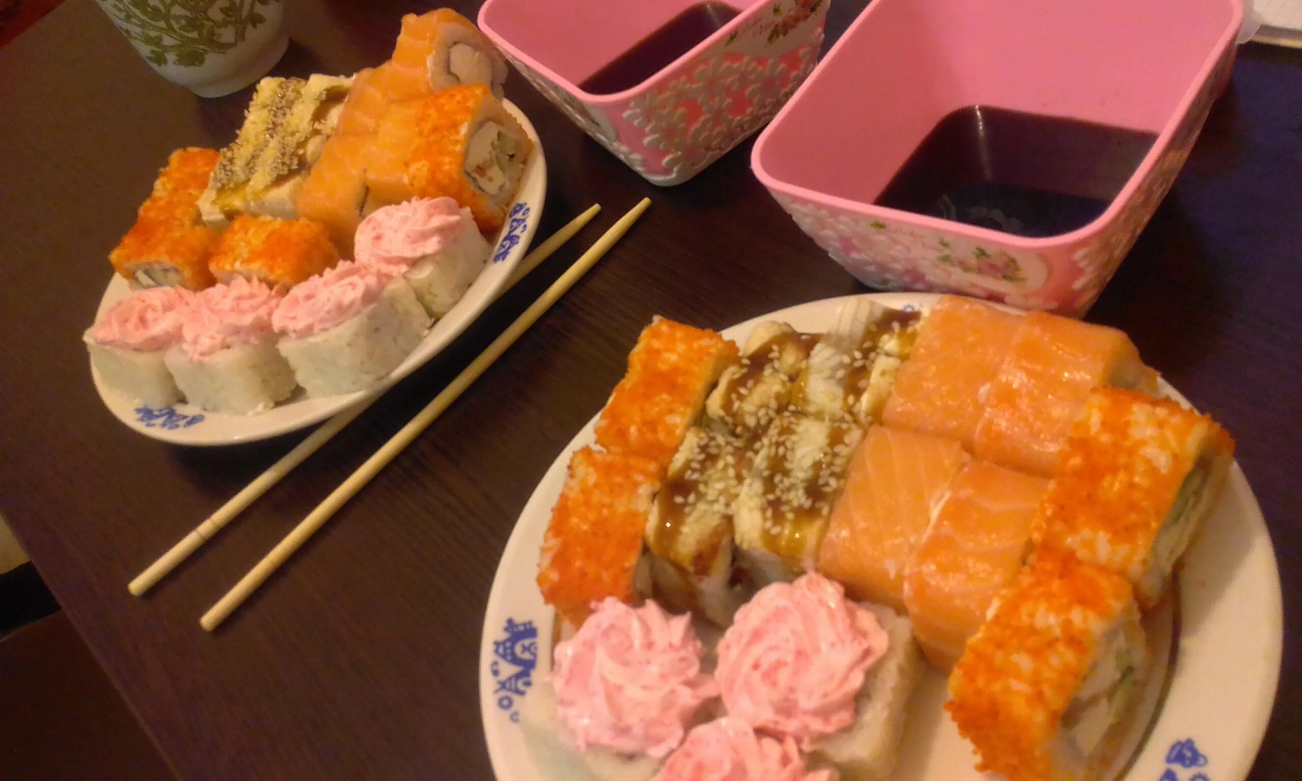 Кингс ролл заволжье. Rolls royce phantom салон кожаный. Rolls royce ghost mansory. Роллы пермь. Витрина магазина машин.