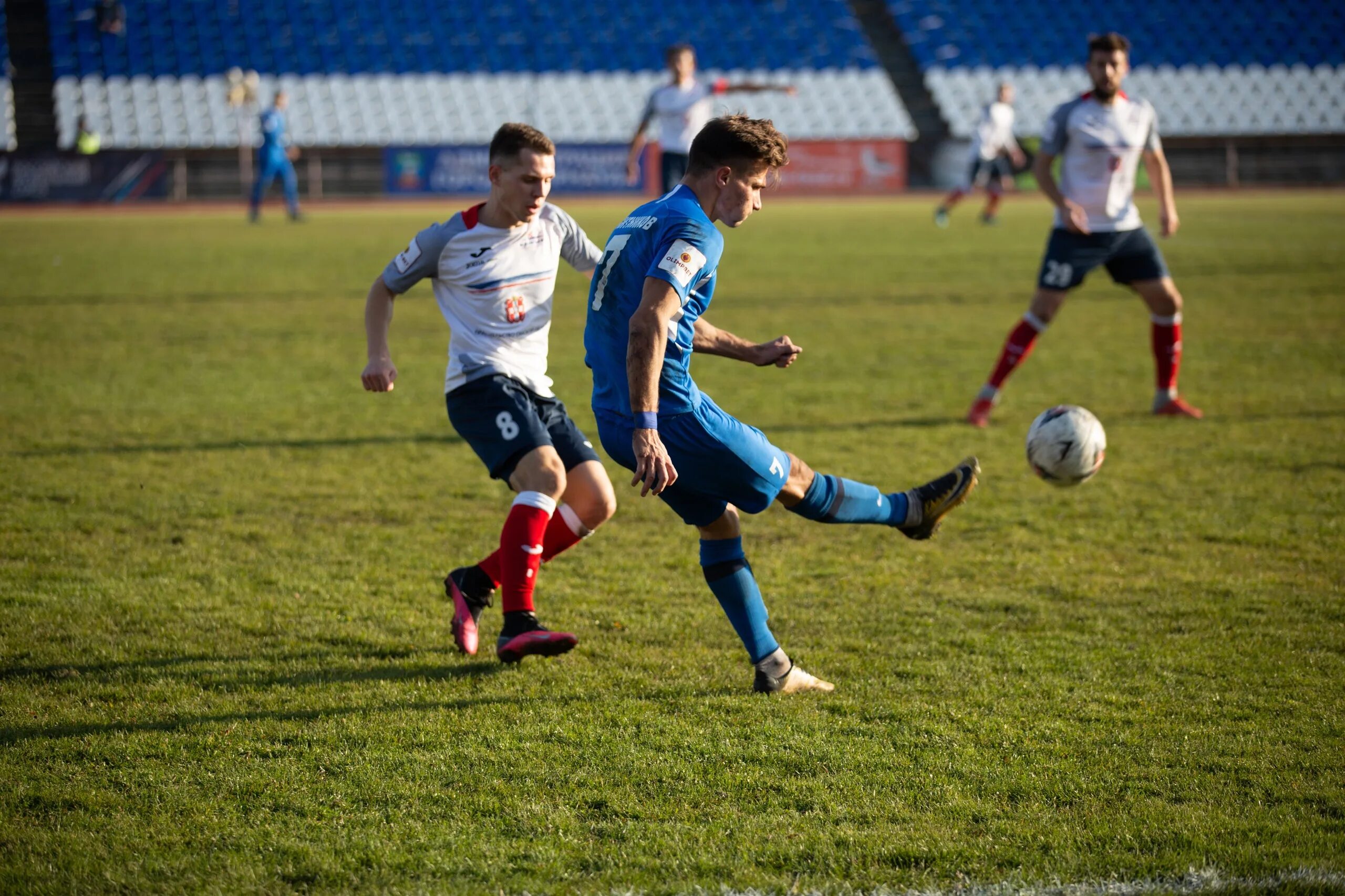 стадион динамо барнаул. алтай футболисты. иван житников динамо барнаул. футбольная команда алтай. алтай футбол.