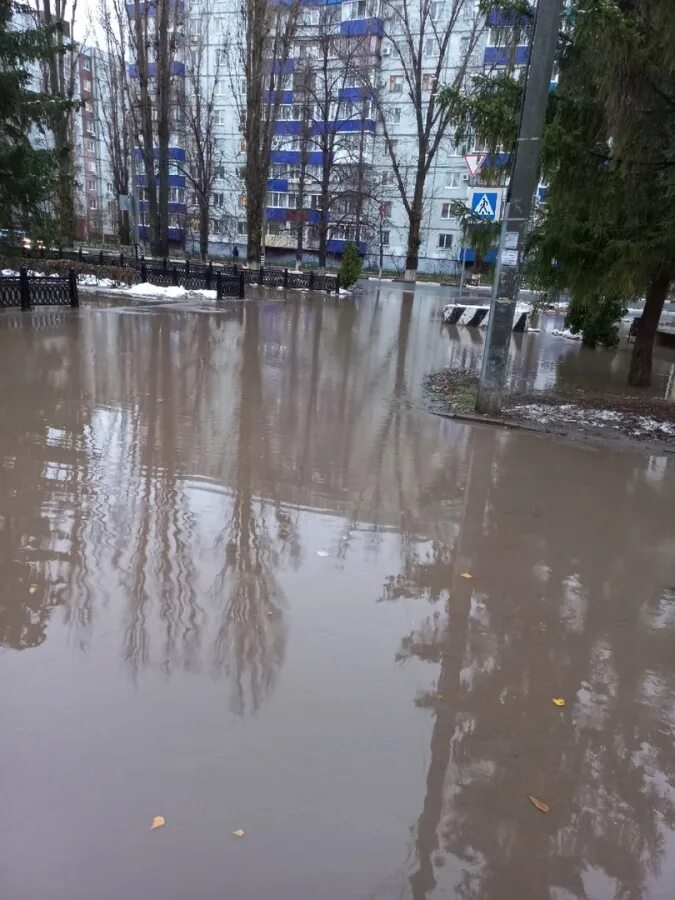 Какие улицы затопила в городе орске. Балакоао Волжская ве. Волжская Венеция Балаково. Потоп на улице. Затопленные улицы.