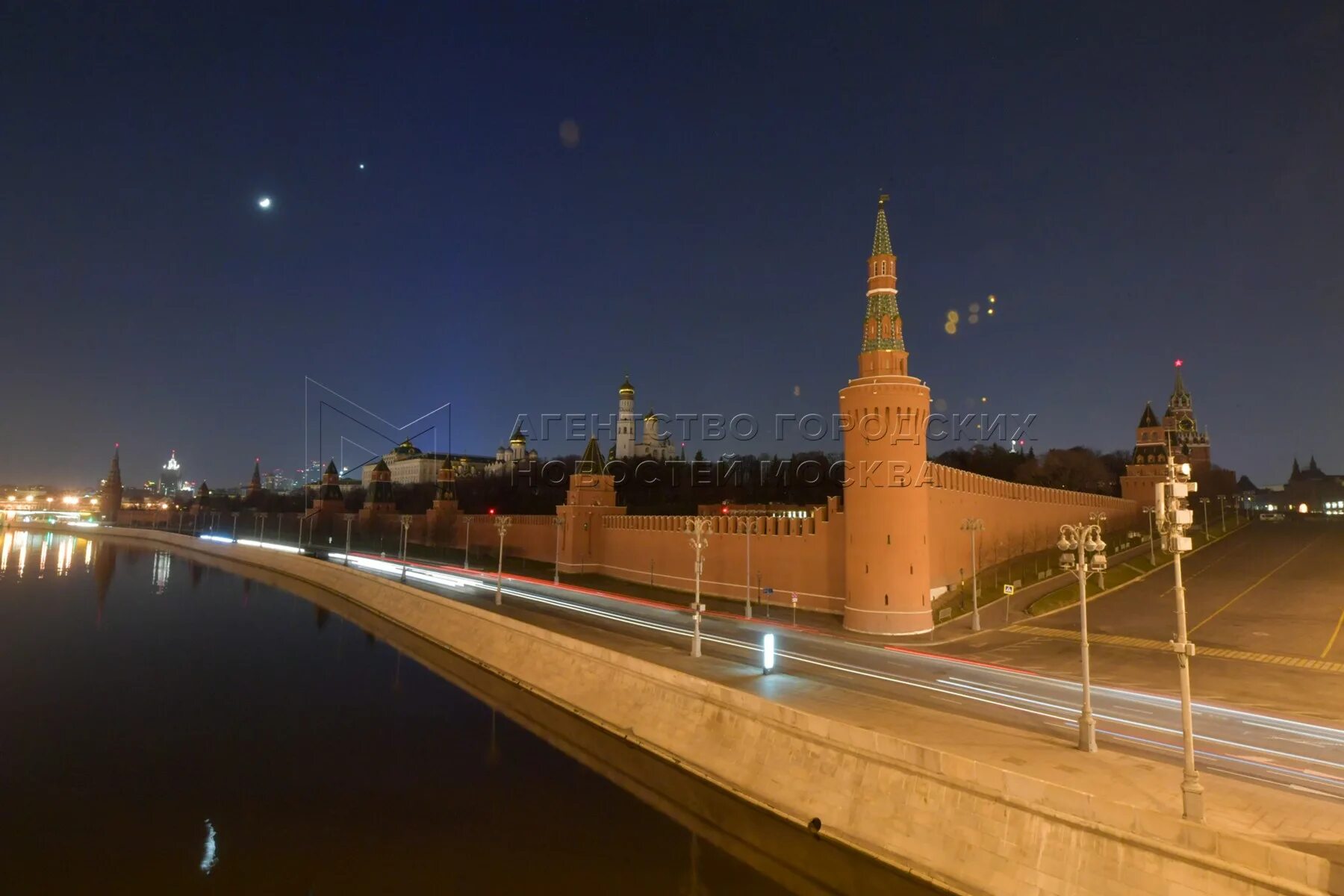 Кремль стреляли. Кремль Москва. Кремль сейчас. Час земли Кремль. Освещение Кремля.