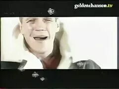 Золоткой упала с неба кто поет