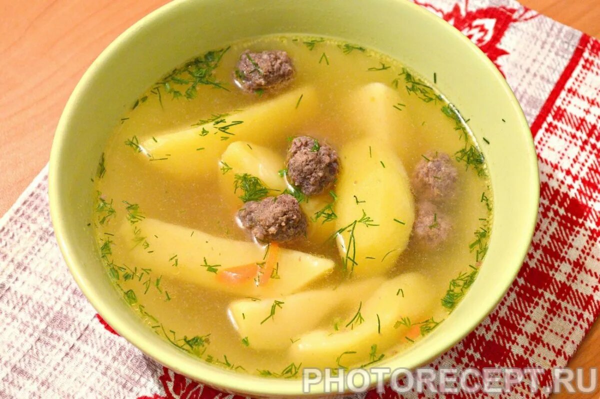 Суп с мясом без картофеля. Франконский картофельный суп. суп картофельный с фрикадельками. суп с мясом и картошкой. картофельный суп с мясом.