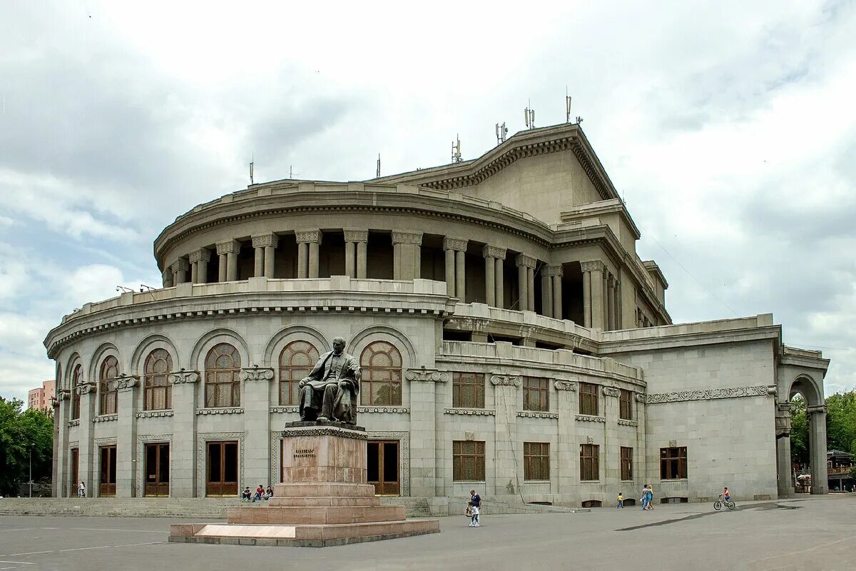 Спендиарова театр ереван ереван. Архитектор еревана таманян. Театр оперы спендиарова армении. Спендиарова. А.