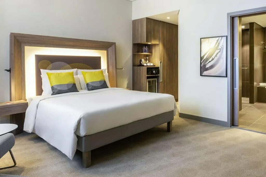 Novotel bur dubai. Новотель бур дубай. Novotel bur dubai hotel 4. Novotel bur dubai hotel healthcare city 4*. Novotel bur.
