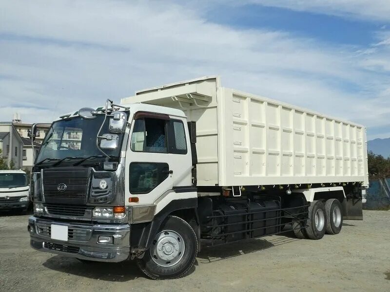 Ниссан дизель бу купить на авито. Nissan Diesel Condor 2003. Nissan Diesel Condor самосвал. Ниссан дизель UD самосвал. Самосвал Ниссан дизель 20 тонн.