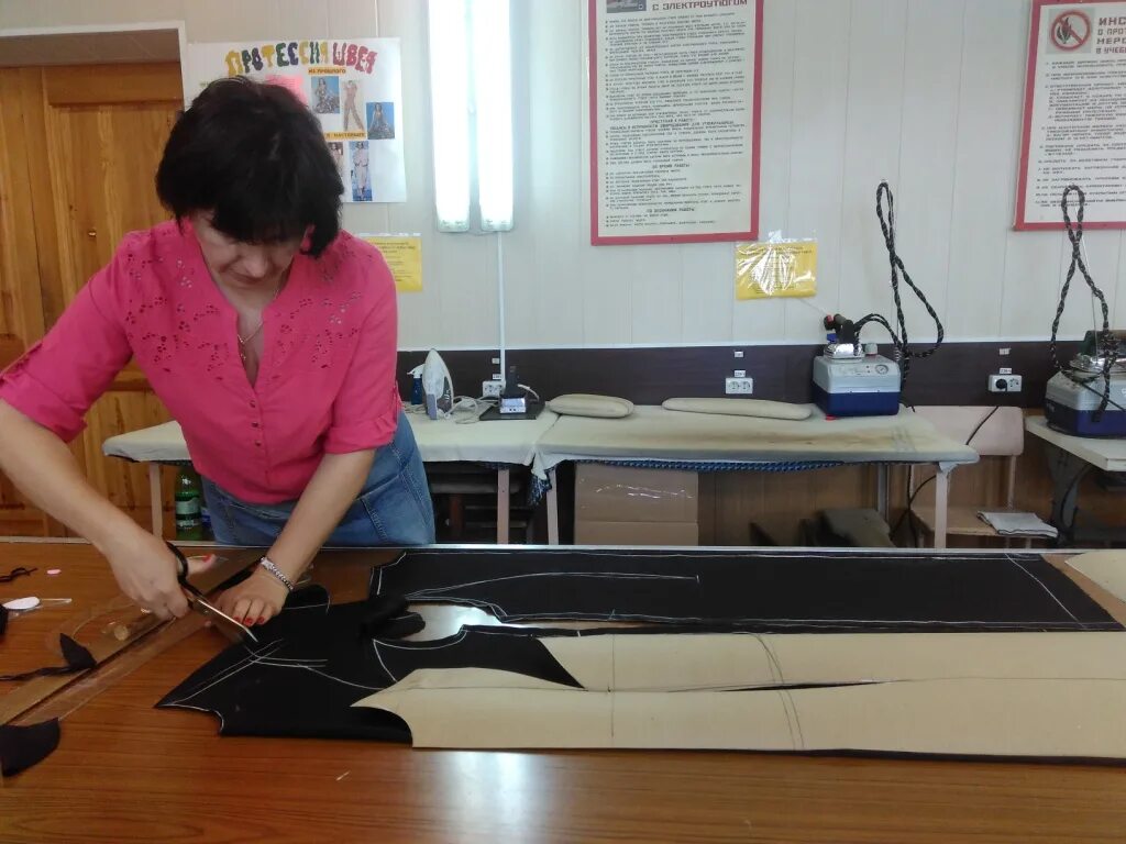 закройщик для детей. закройщик фото. портной закройщик. гладильщица. закройщик модельер.