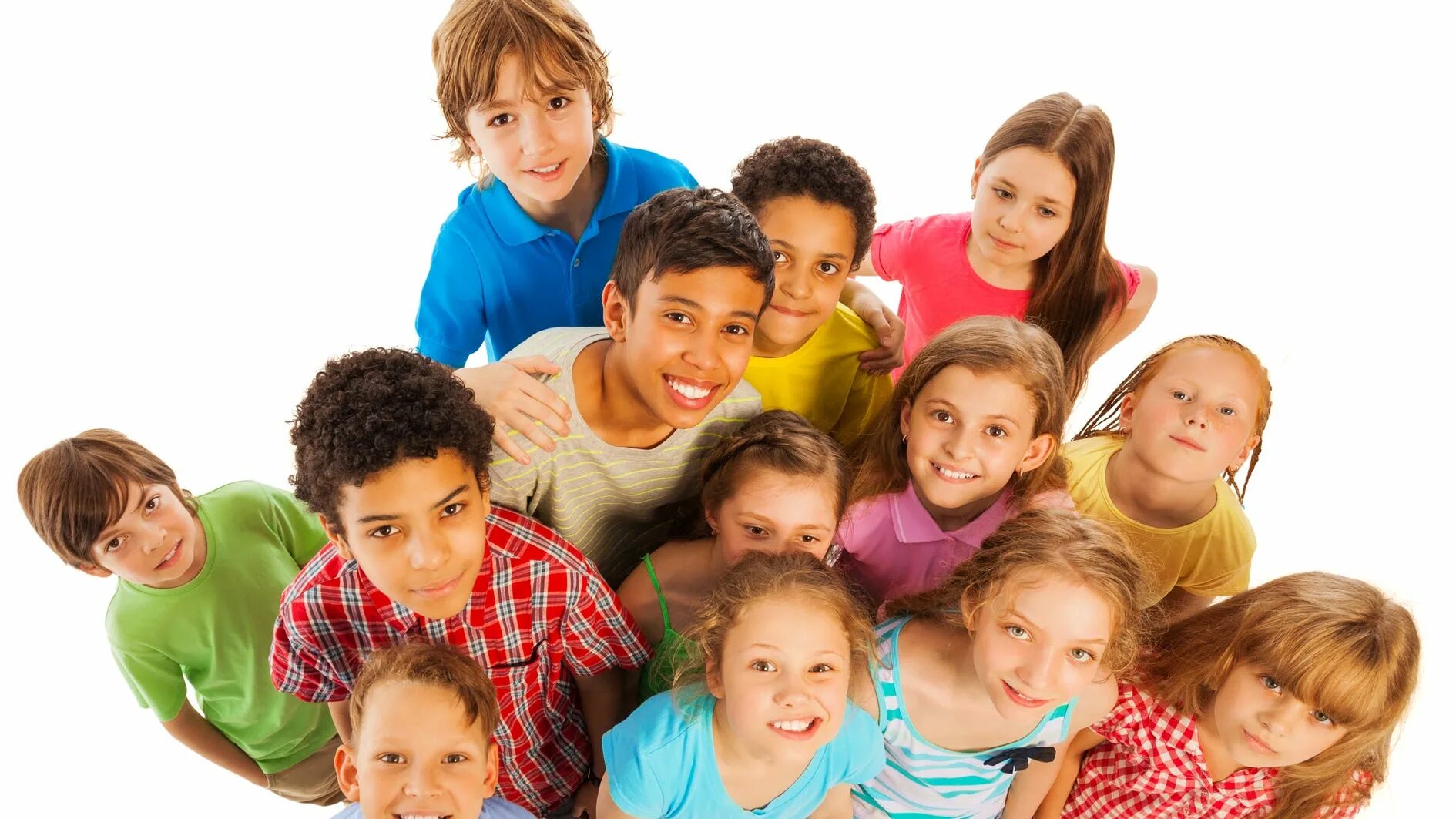 Веселые дети. Куча детей. Группа разнонациональных детей. Много детей сверху. Many kids.