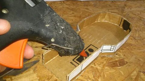 Из жести сделан бак