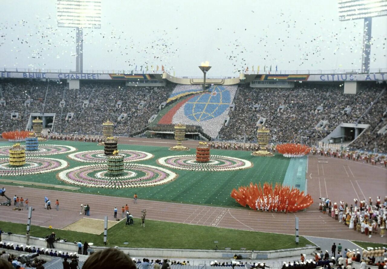 Олимпийские игры города москва. Xxii летние олимпийские игры в москве 1980. Олимпиада 1980 год лужники. Лужники 1980 олимпиада. Олимпийские игры 80 года в москве.