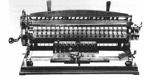 Жалаңаш егде әйел секс көріп отыр