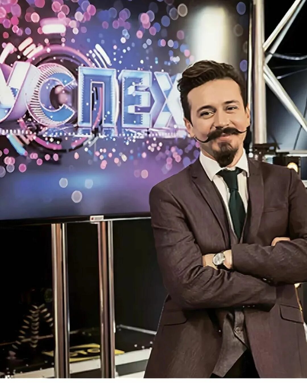 Передаче успех. Ив набиев стс. шоу успех ив набиев. шоу успех участники ив набиев. иван агафонов ив набиев.