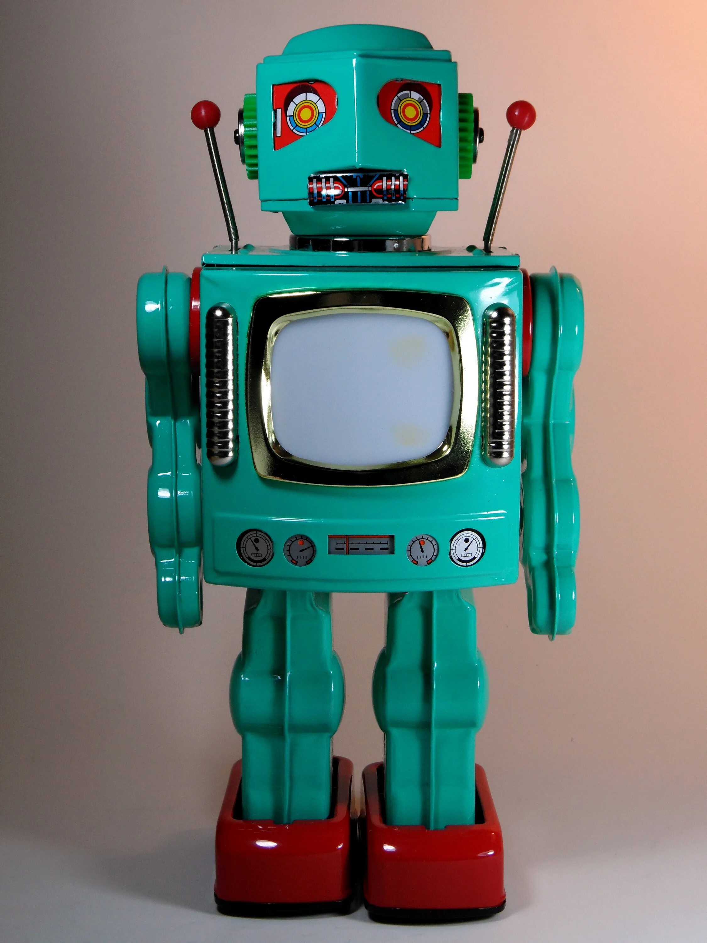 Robots tv. Робот телевизор. Робо-эдвайзер. Игрушка робот телевизор. Робот 2010.