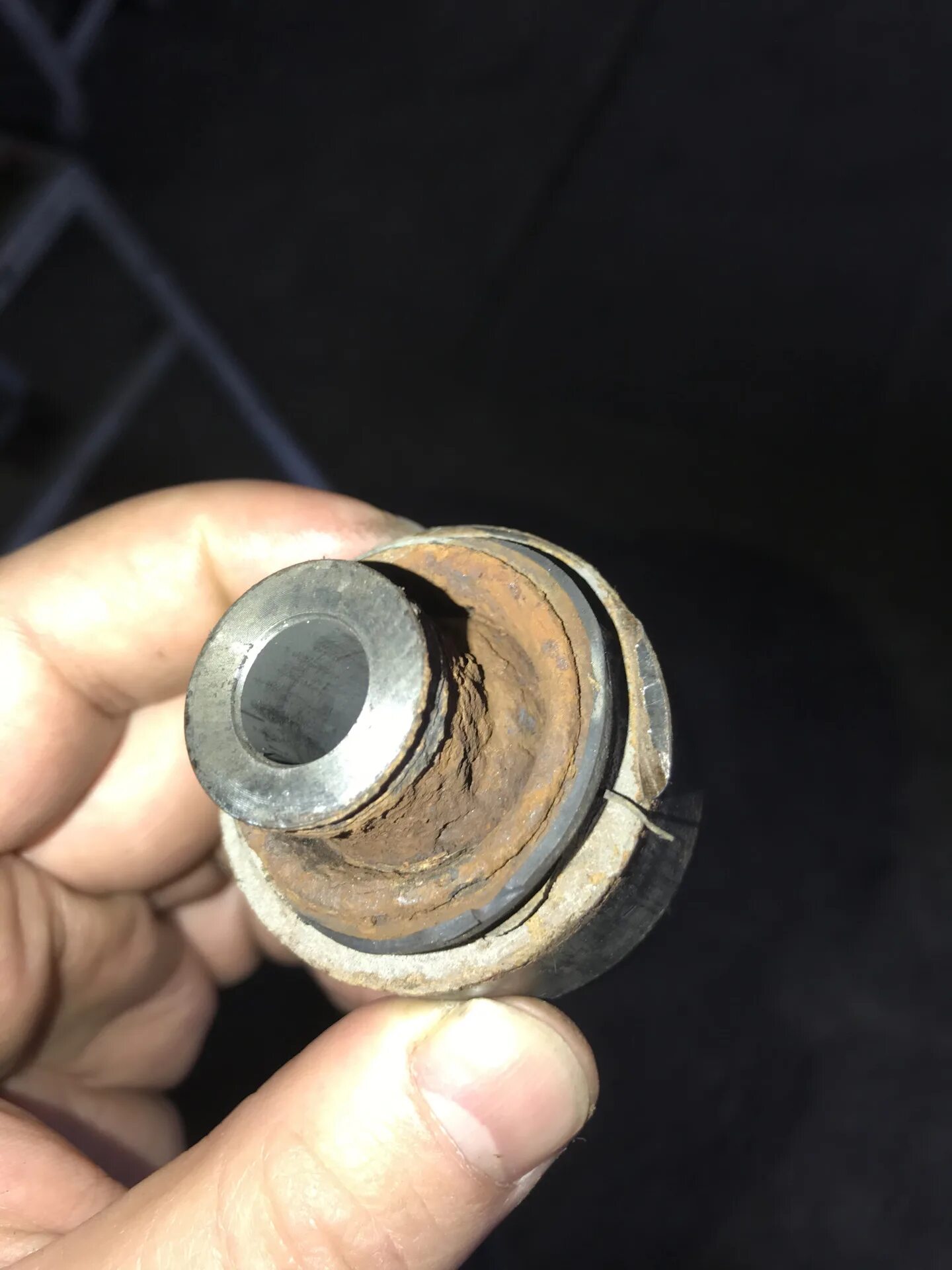 Замена втулок сайлентблоков. Замена втулок сайлентблоков. Сайлентблок верхнего рычага крузер 100. Замена втулок сайлентблоков. Плавающий сайлентблок лексус rx350.