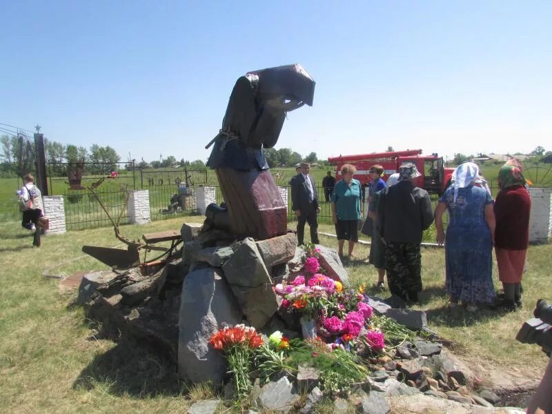 Погода в белоглазово шипуновского. Белоглазово Алтайский край. Село Белоглазово Алтайский край Шипуновский район. Ясная Поляна Шипуновский район. Памятники Шипуновского района.