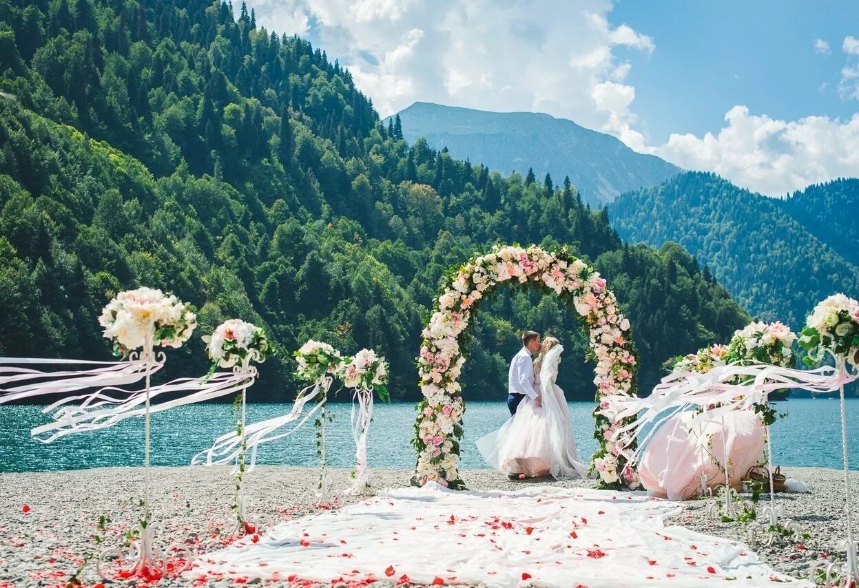 Свадебная церемония. Свадьба в горах абхазии. Регистрация в абхазии. Свадебная фотосессия на озере рица абхазия. Парламент республики абхазия.