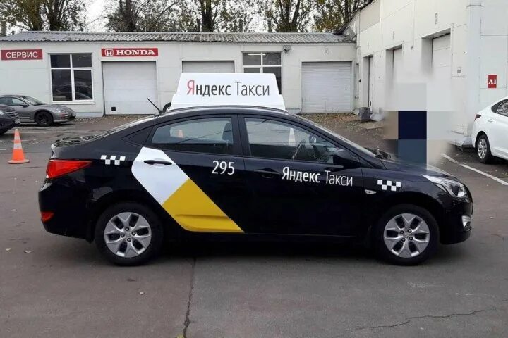 Яндекс такси. Яндекс такси машины. Авто для яндекса в уфе. Volkswagen polo 2021 такси. Машина "такси".