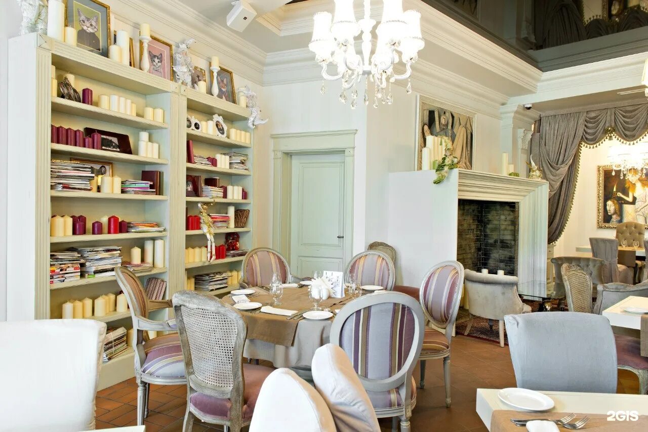 Скоморохи ресторан новосибирск. Скоморохи летняя веранда новосибирск. Скоморохи ресторан новосибирск. Скоморохи кафе новосибирск. Интерьер ресторана европейской кухни.