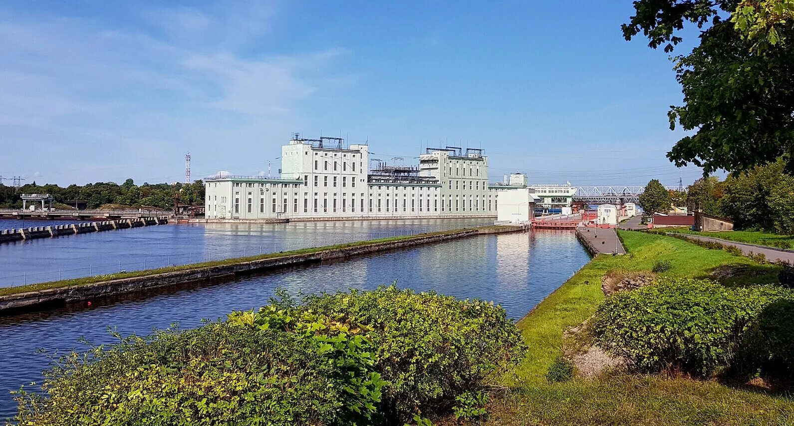 волхов лен. волховская гэс ленобласть. монастырь на берегу реки волхов. волхов ленинградская обл. волков ленинградская обоасть.