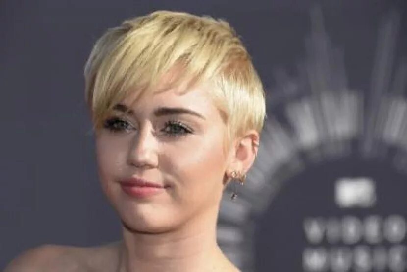 Майли май. Miley cyrus. майли сайрус лысая. майли сайрус стиль 2025. майли сайрус нос.