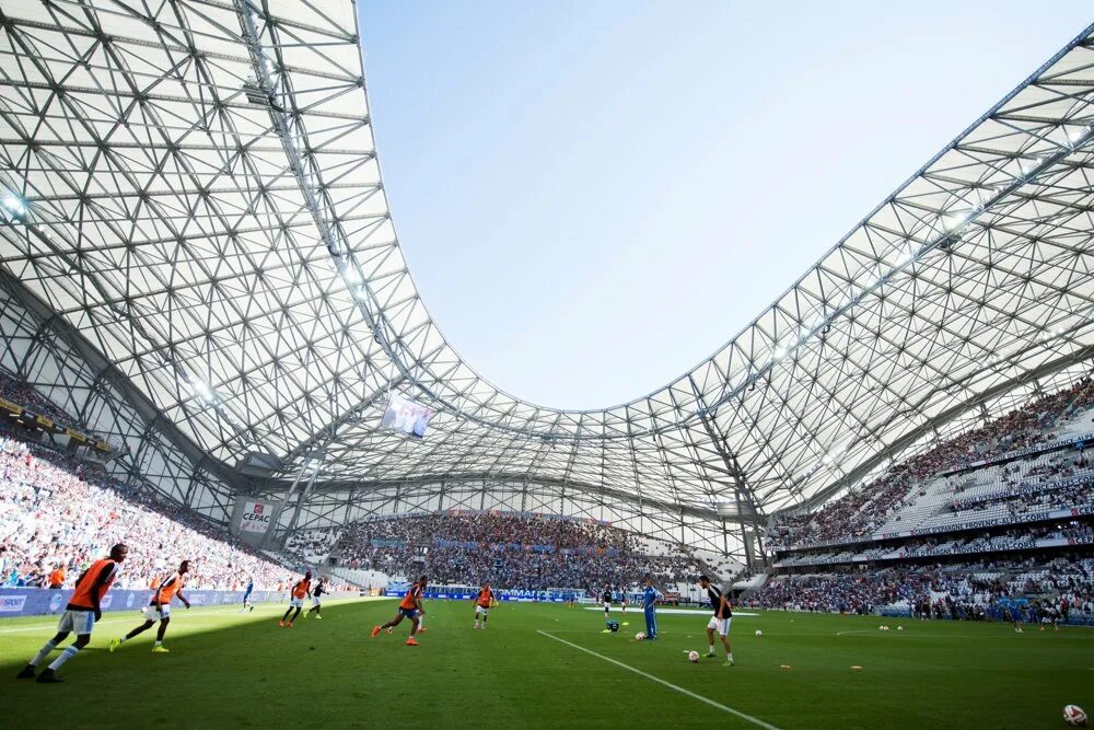 Стадионы франции. Стадион Велодром фр. Стадион Велодром ЛЧ. Stade Raoul-Barrière Франция футбольный стадион.