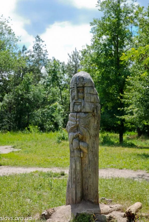 Слово капище. Капище Хортица. Капище Перуна. Славянское языческое капище. Капище в Битцевском лесопарке.