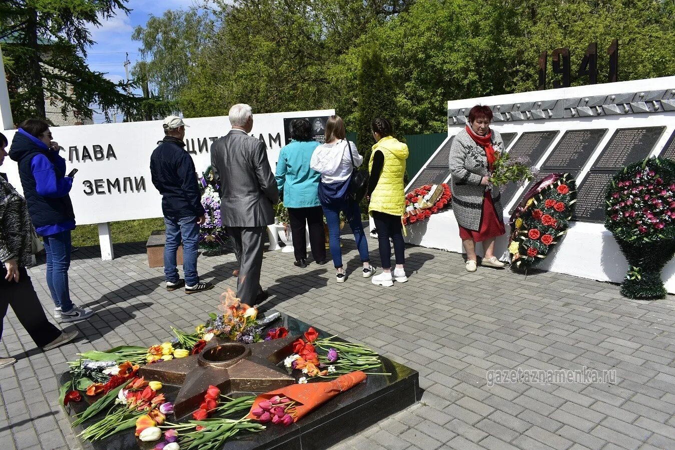 Мемориалы павших воинов сво. Мемориальные доска воинам сво. Доска памяти погибших. Мемориал павшим героям Ува.