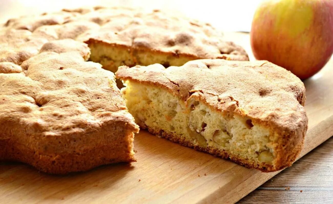 Выпечка для диабетиков 2. Яблочный пирог. шарлотка с яблоками. выпечка на кефире в духовке с яблоками. пирог с яблоками на кефире.