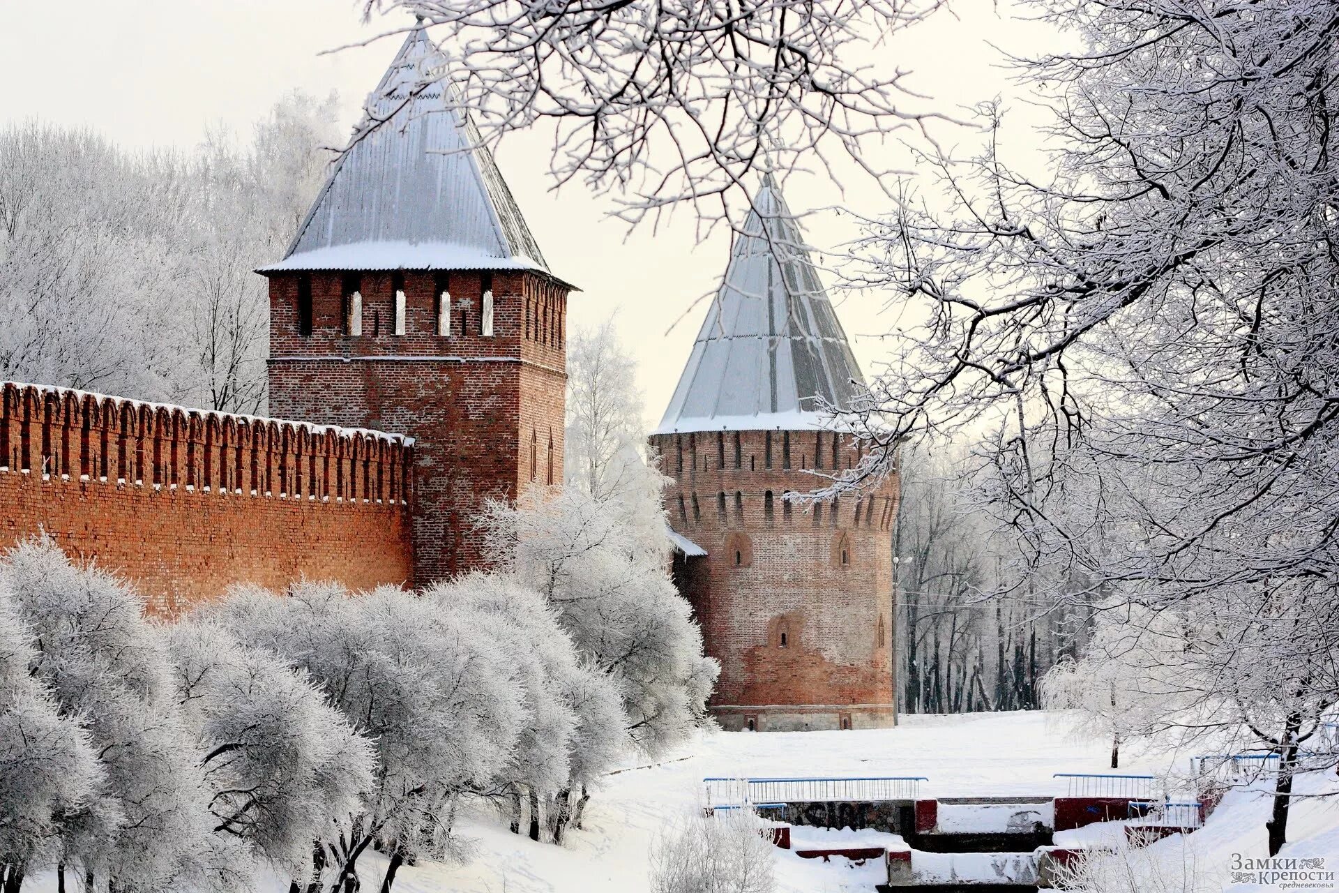 Успенский собор смоленск зимой. Куда сходить в смоленске зимой. Куда сходить в смоленске зимой. Смоленск крепость зимой. Зимний смоленск.