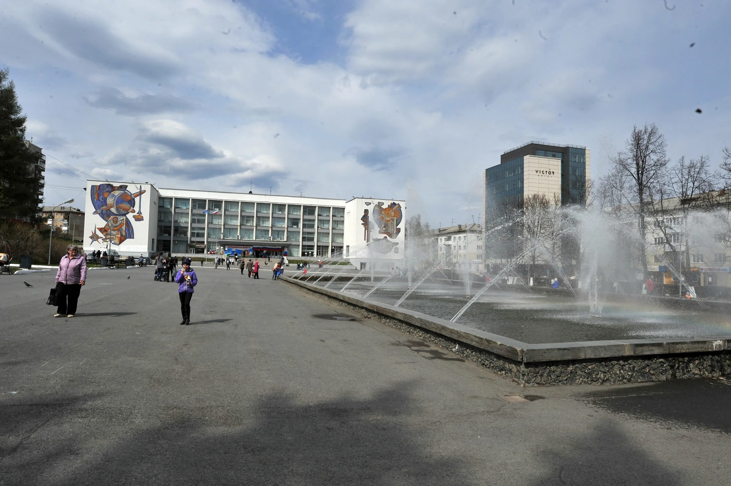 Набережная первоуральск. Город работ первоуральск. Первоуральск центральная площадь. Первоуральск площадь города. Икц первоуральск.