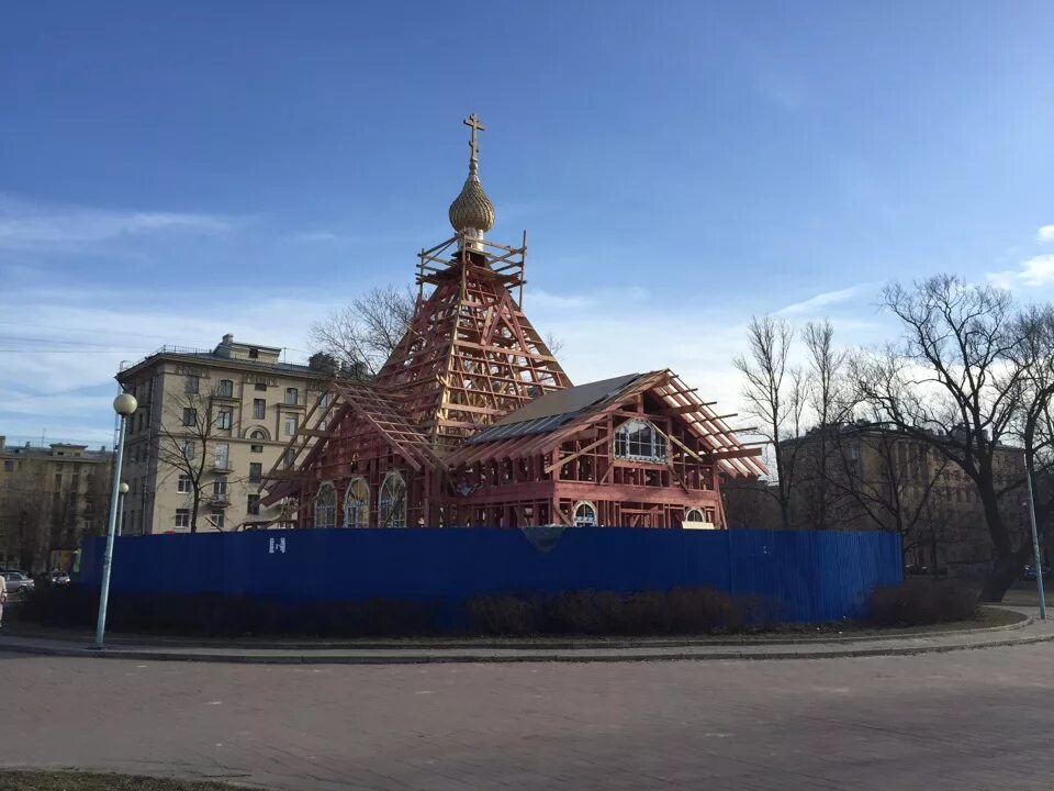 Патриарший музей храма христа спасителя. Музей напротив храма христа. Музей напротив храма христа. Музей ххс иконы. Кремлёвская азс на волхонке.