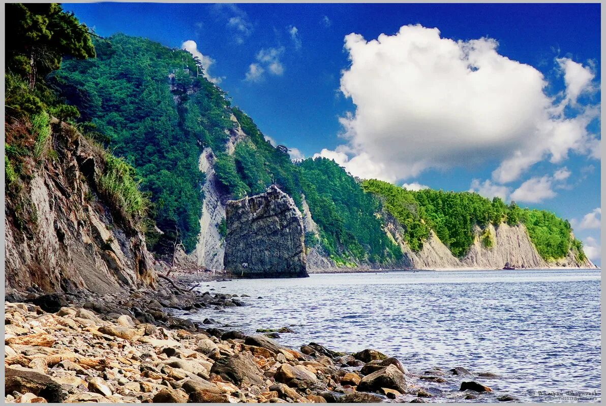 Архипо-осиповка скала парус. Архипо осиповка скалы. База голубой факел архипо-осиповка. Гора парус в геленджике. Скала архипо осиповка.