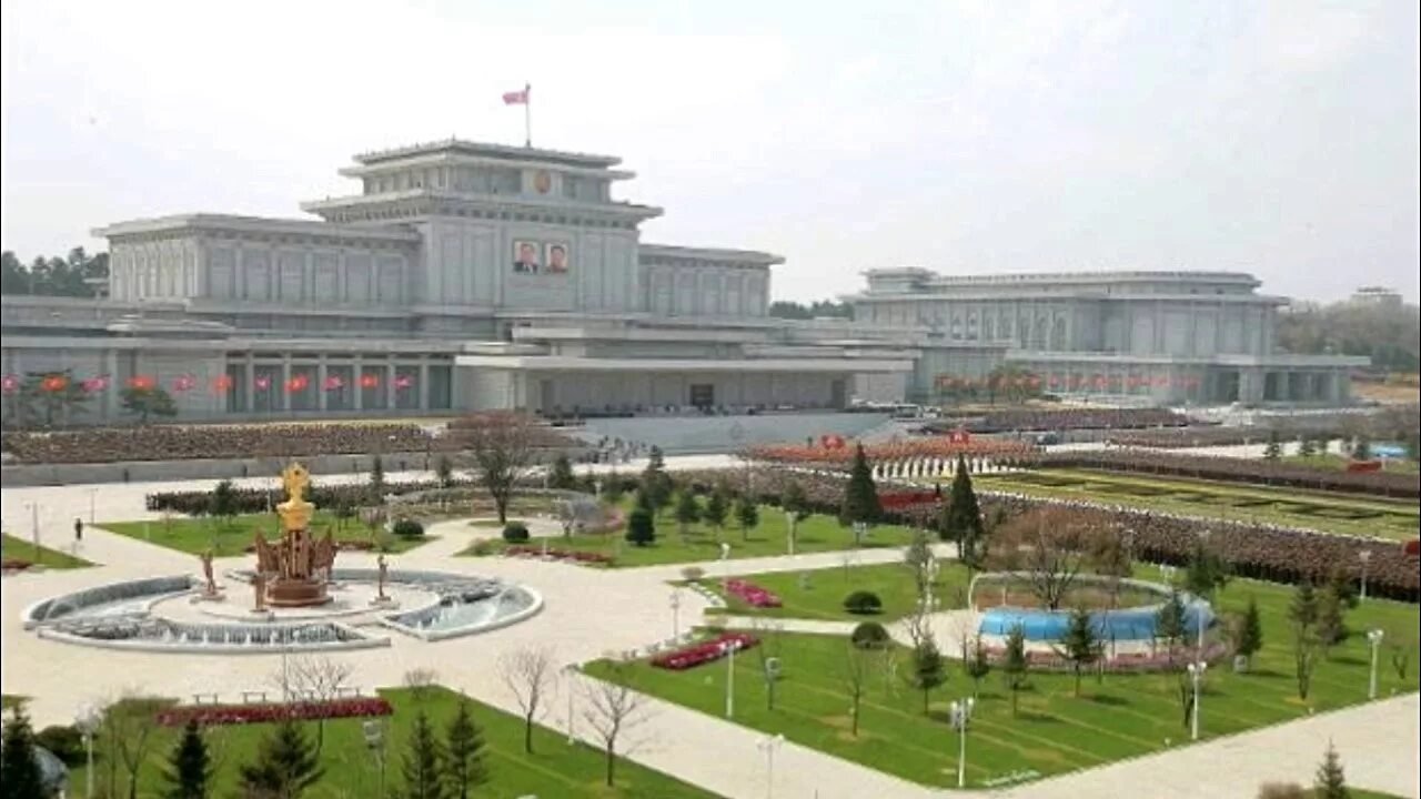 Дворец солнца в пхеньяне. Дворец солнца в пхеньяне. Кымсусанский дворец солнца в пхеньяне. Дворец солнца. Северная корея пхеньян дворец.