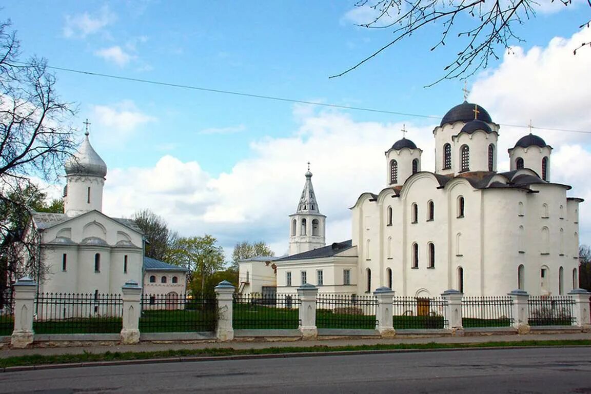 Ярославово Дворище Великий Новгород. Храмы Ярославово Дворище Великий Новгород. Центр Великий Новгород Ярославово Дворище. Ярославово Дворище Великий Новгород внутри.