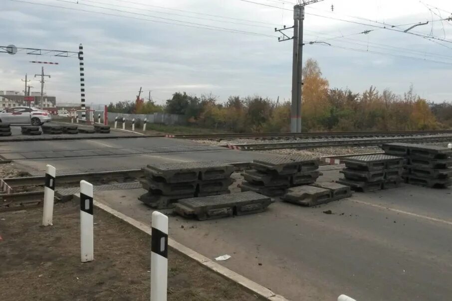 Закроют жд переезд. Железнодорожный переезд. ЖД переезд. Ж Д переезд Самара. Фотографии железнодорожных переездов.