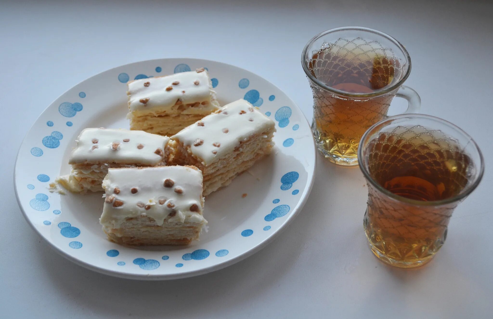Самогон со сгущенкой. Пирожное из печенья.и сгущенного молока. блинчики по домашнему монетка. сгущенка с печеньем в армии. дымка со сгущенкой.