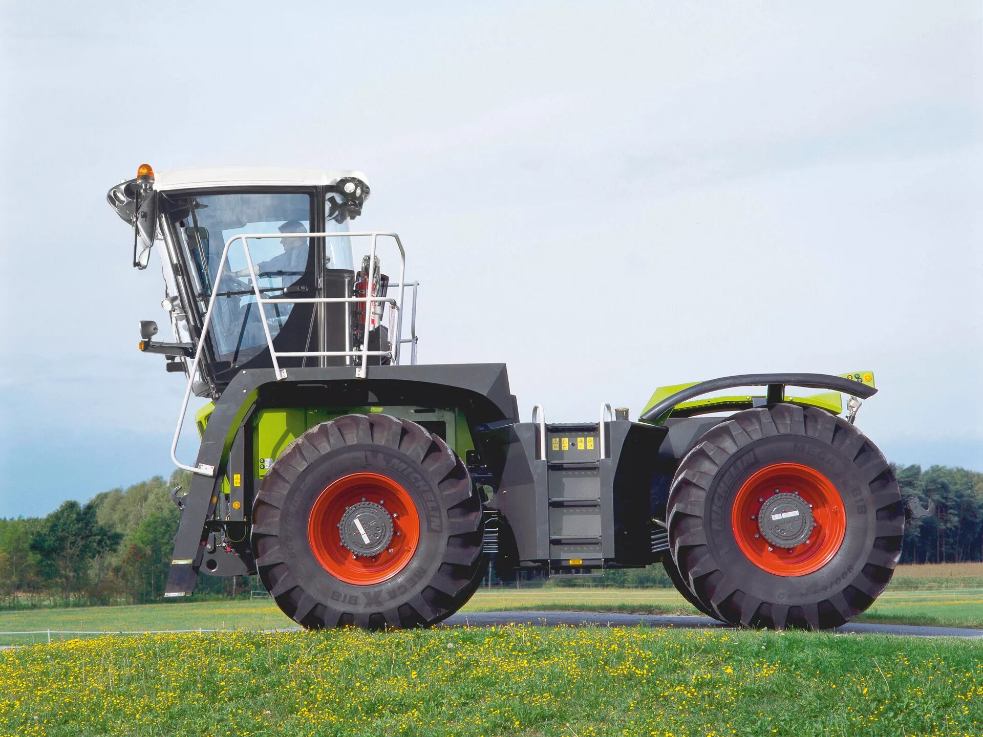 CLAAS Xerion 4000 St. Трактор CLAAS Xerion. Клаас Ксерион 5000. CLAAS Xerion 5000 Saddle Trac.