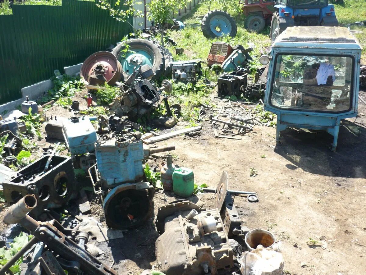 Разбор тракторов т 25. Т-150 в разбор. Трактор разобрать. Разобранный трактор т 40. Дт 150.