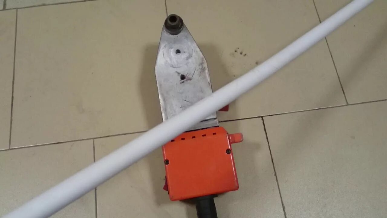 Труба полипропиленовая гибкая. Можно ли гнуть полипропиленовые трубы. Пластиковая трубка гнущаяся. Труба полипропиленовая загнутая. Гнутые полипропиленовые трубы.