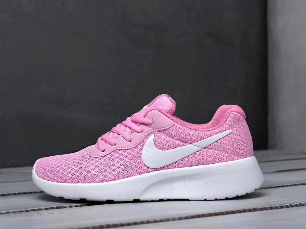 Авито кроссовки женские. Кроссовки женские Nike Tanjun. Nike Tanjung розовые. Nike Tanjung женские розовые. Nike Tanjun Mini Pink.