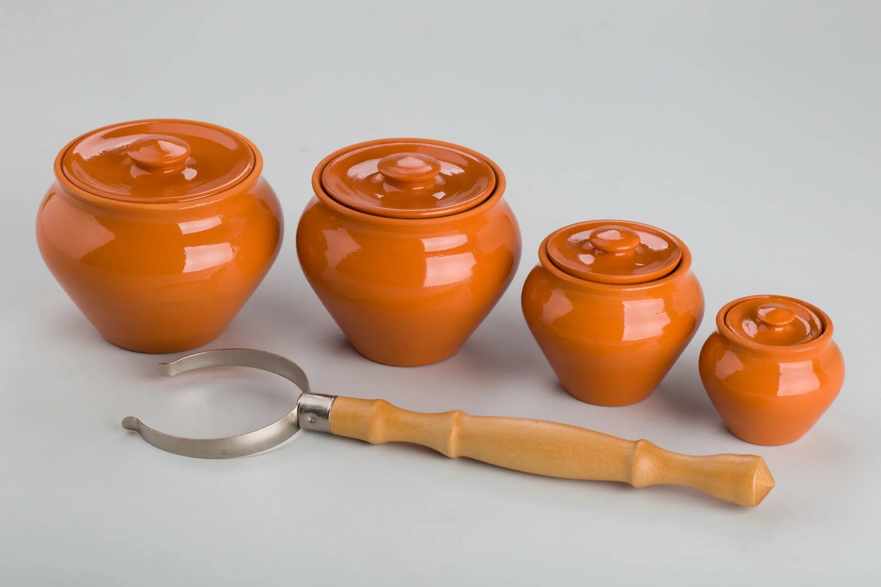 Горшочек для запекания гладкий 0,6л. Керамическая посуда для запекания. Пити в горшочках. Горшочки посуда. Посуда с пчелами.