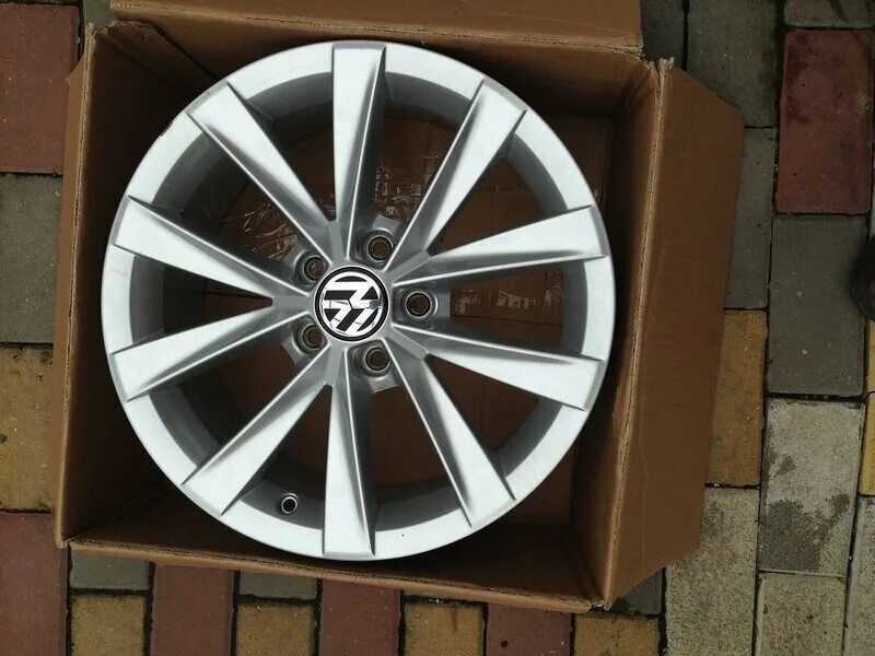 Обложка трека драйв. Диск литой туарег 2009 года звезда 18 5 130 тайвань. Valley диски. Valley диски. Диски vancouver r18.